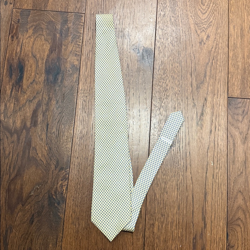 Giorgio Armani Minimal Modern Mens Yellow and Blue Abstract Tie Silk